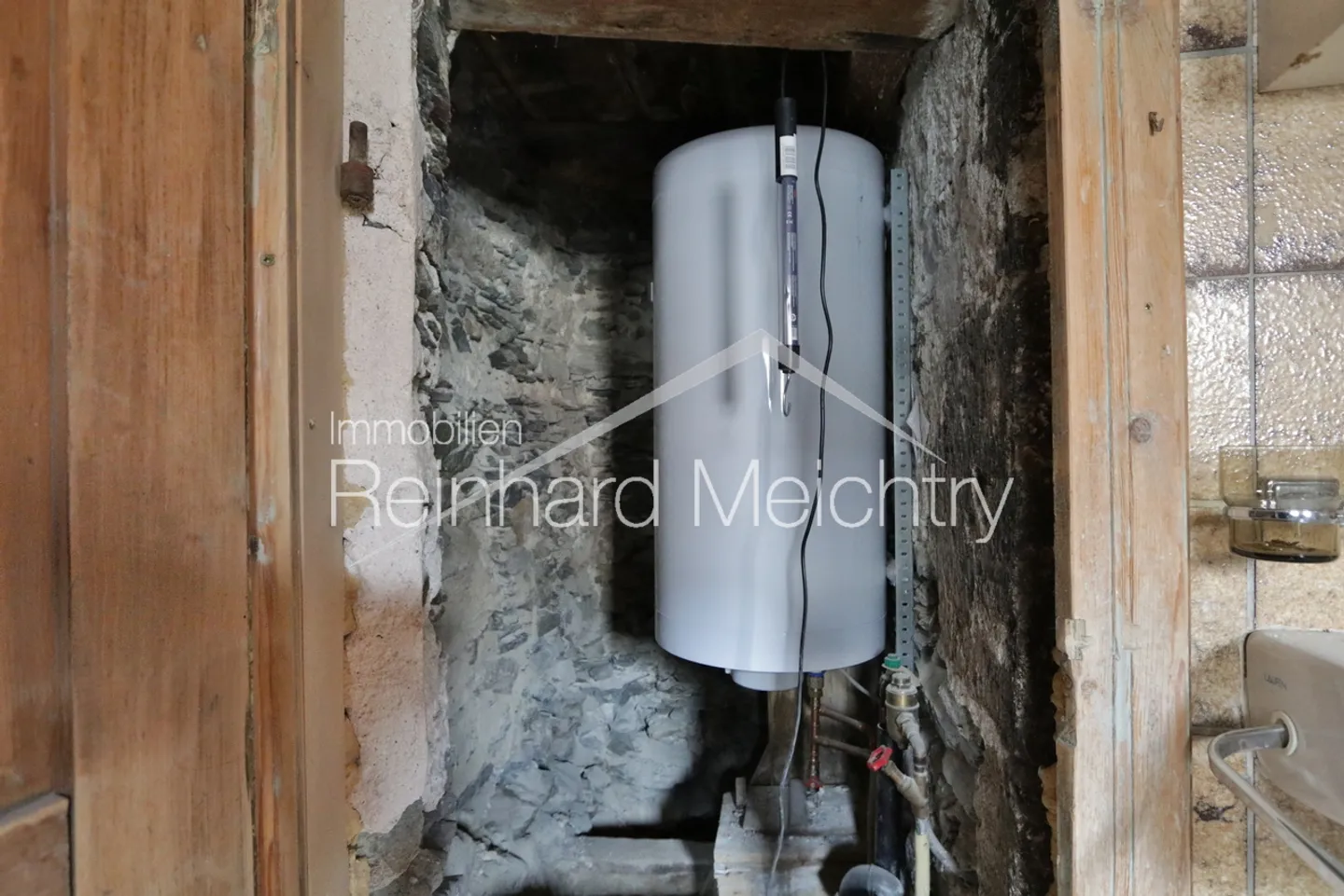 «Historisches Wohnhaus mit 3 Wohnungen mit Blick auf das Leuker Schloss» - Foto 33 von 52