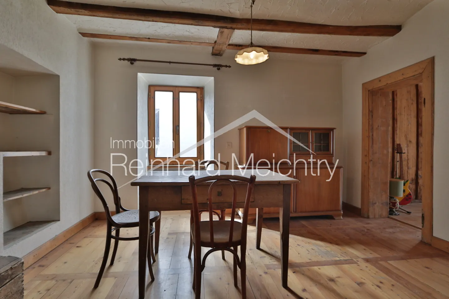 «Historisches Wohnhaus mit 3 Wohnungen mit Blick auf das Leuker Schloss» - Foto 34 von 52