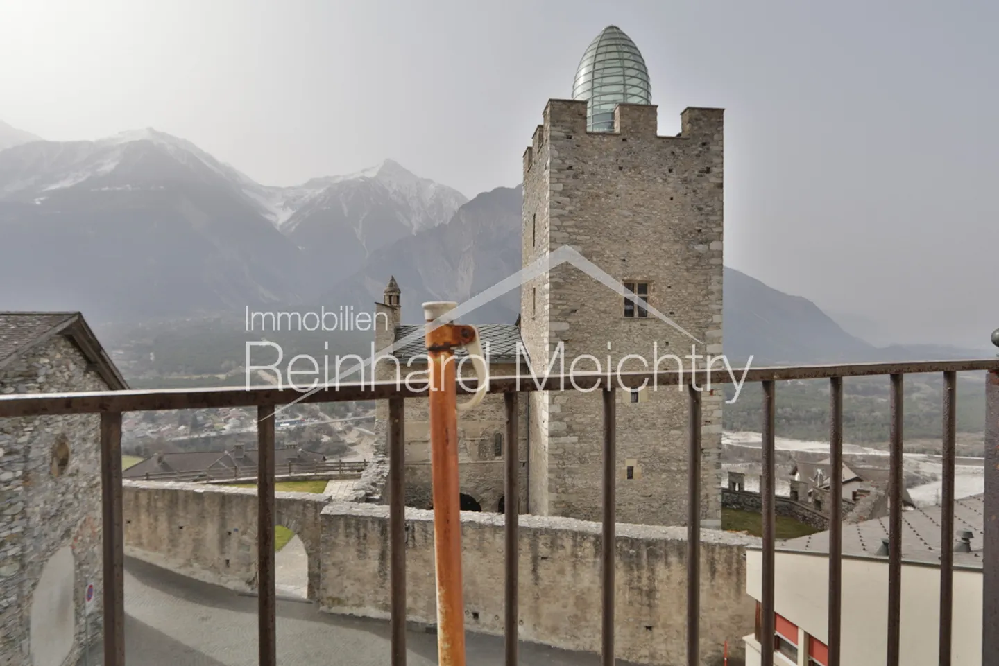 «Historisches Wohnhaus mit 3 Wohnungen mit Blick auf das Leuker Schloss» - Foto 40 von 52
