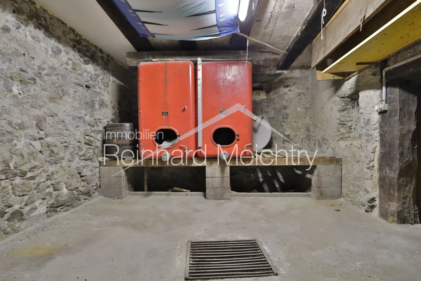 «Historisches Wohnhaus mit 3 Wohnungen mit Blick auf das Leuker Schloss» - Foto 46 von 52