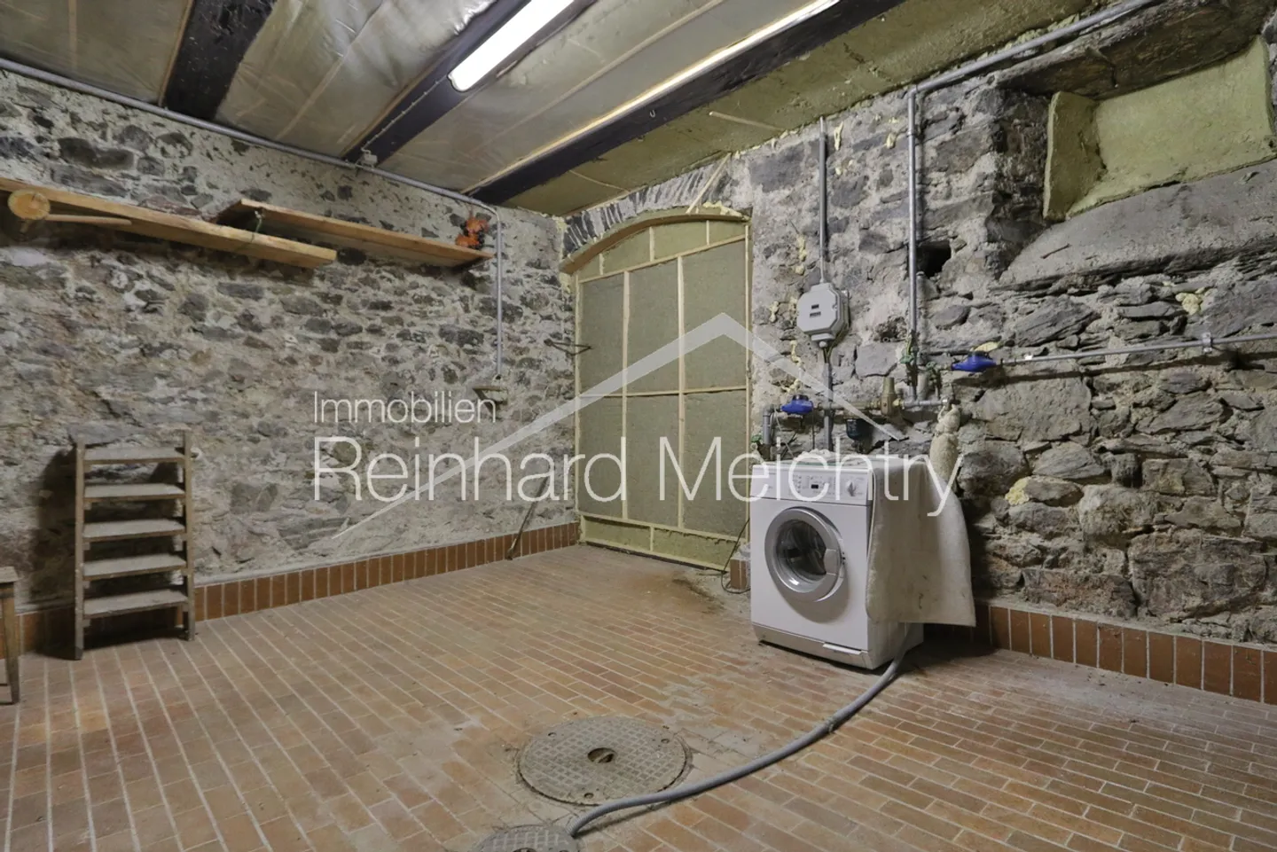 «Historisches Wohnhaus mit 3 Wohnungen mit Blick auf das Leuker Schloss» - Foto 47 von 52