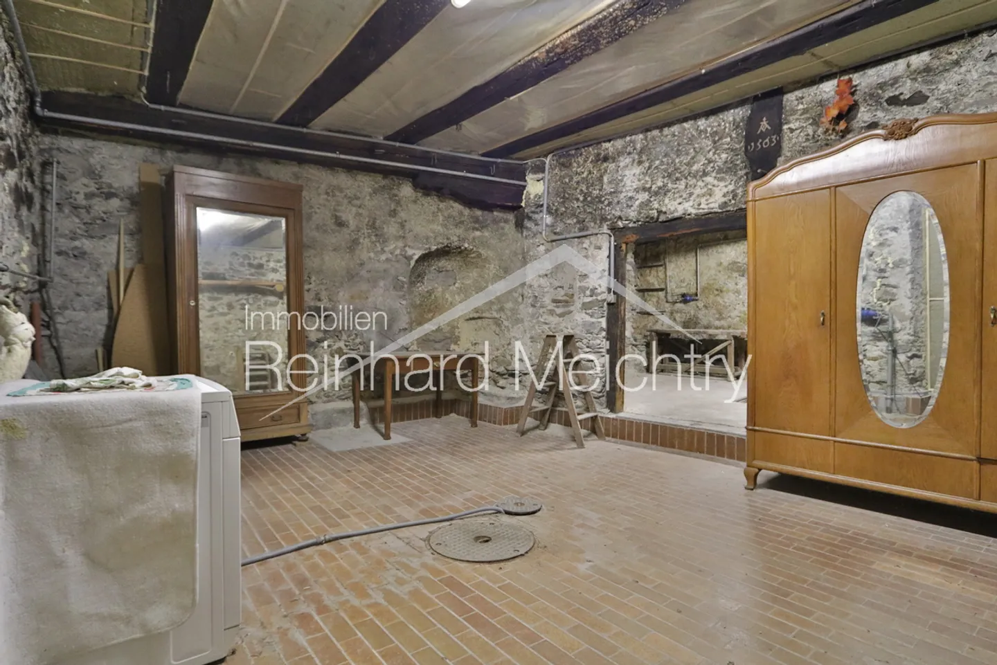 «Historisches Wohnhaus mit 3 Wohnungen mit Blick auf das Leuker Schloss» - Foto 48 von 52