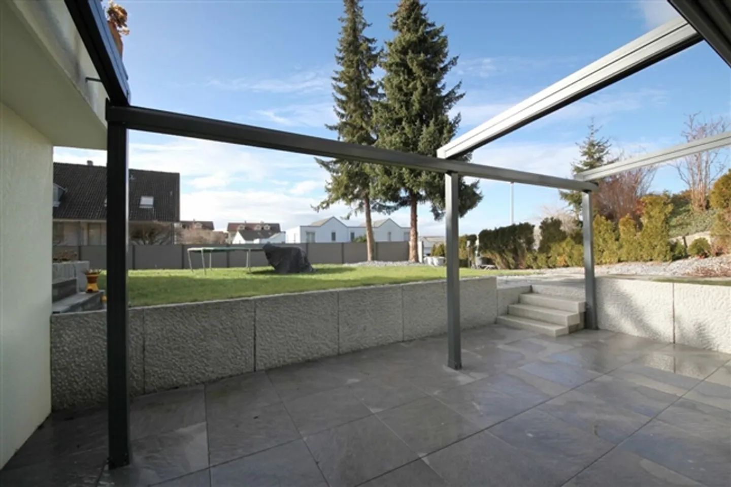 Appartamento elevato di 2,5 stanze con un enorme giardino! - Foto 3 di 8