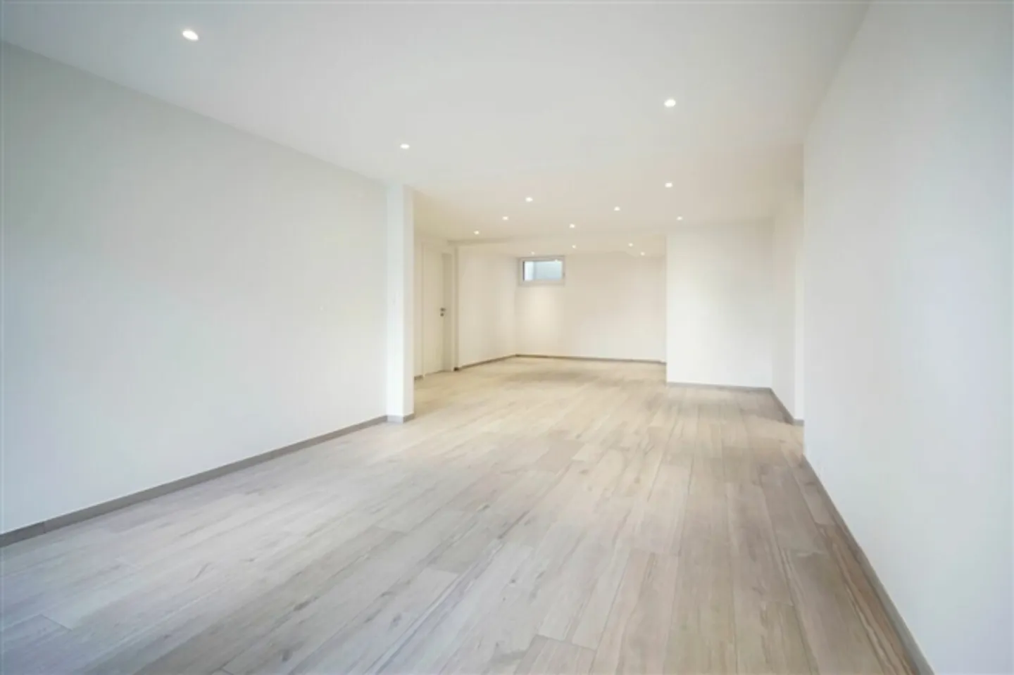 Appartamento elevato di 2,5 stanze con un enorme giardino! - Foto 5 di 8