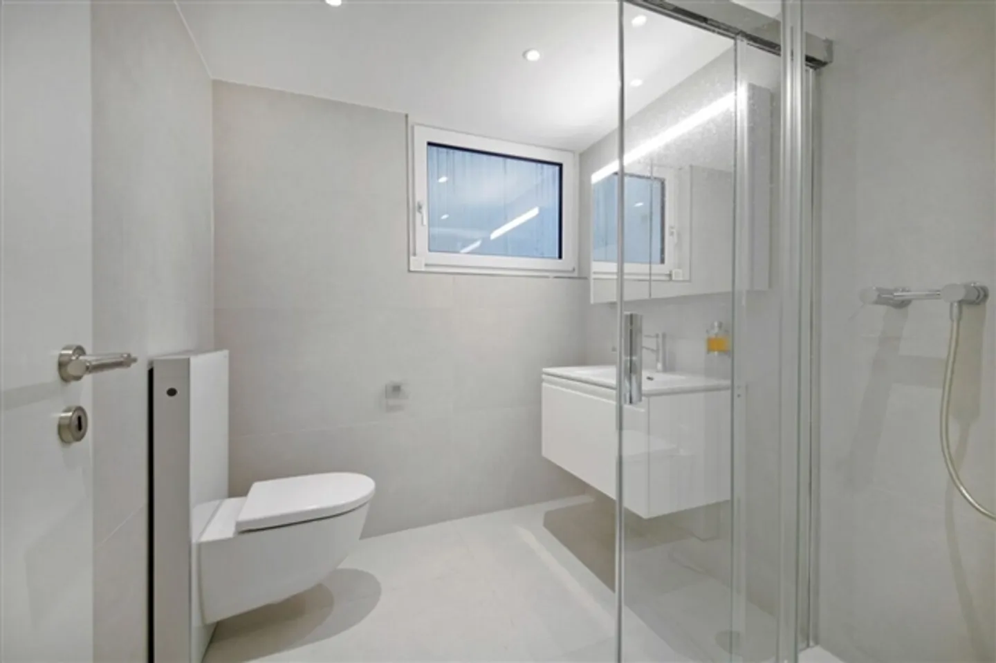 Appartamento elevato di 2,5 stanze con un enorme giardino! - Foto 8 di 8