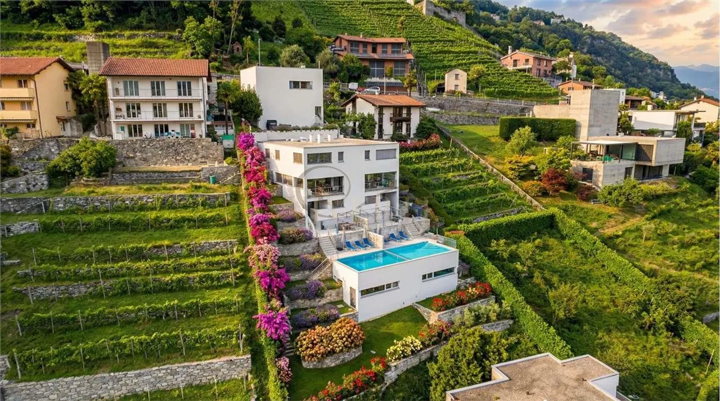 MODERN VILLA WITH POOL AND SPECTACULAR VIEW IN SEMENTINA - Photo 5 of 13