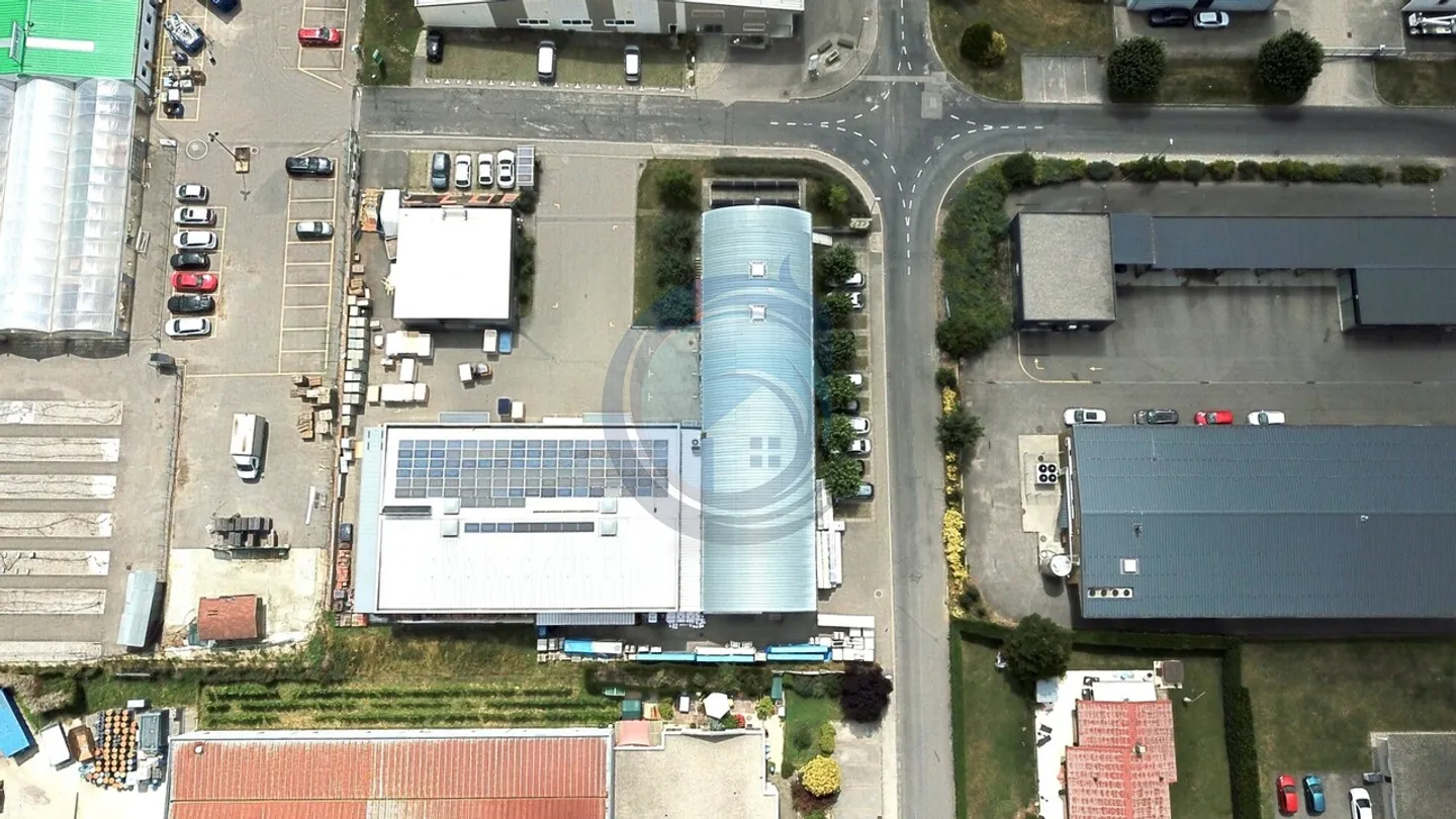 Edificio ad uso misto in affitto - Foto 3 di 21