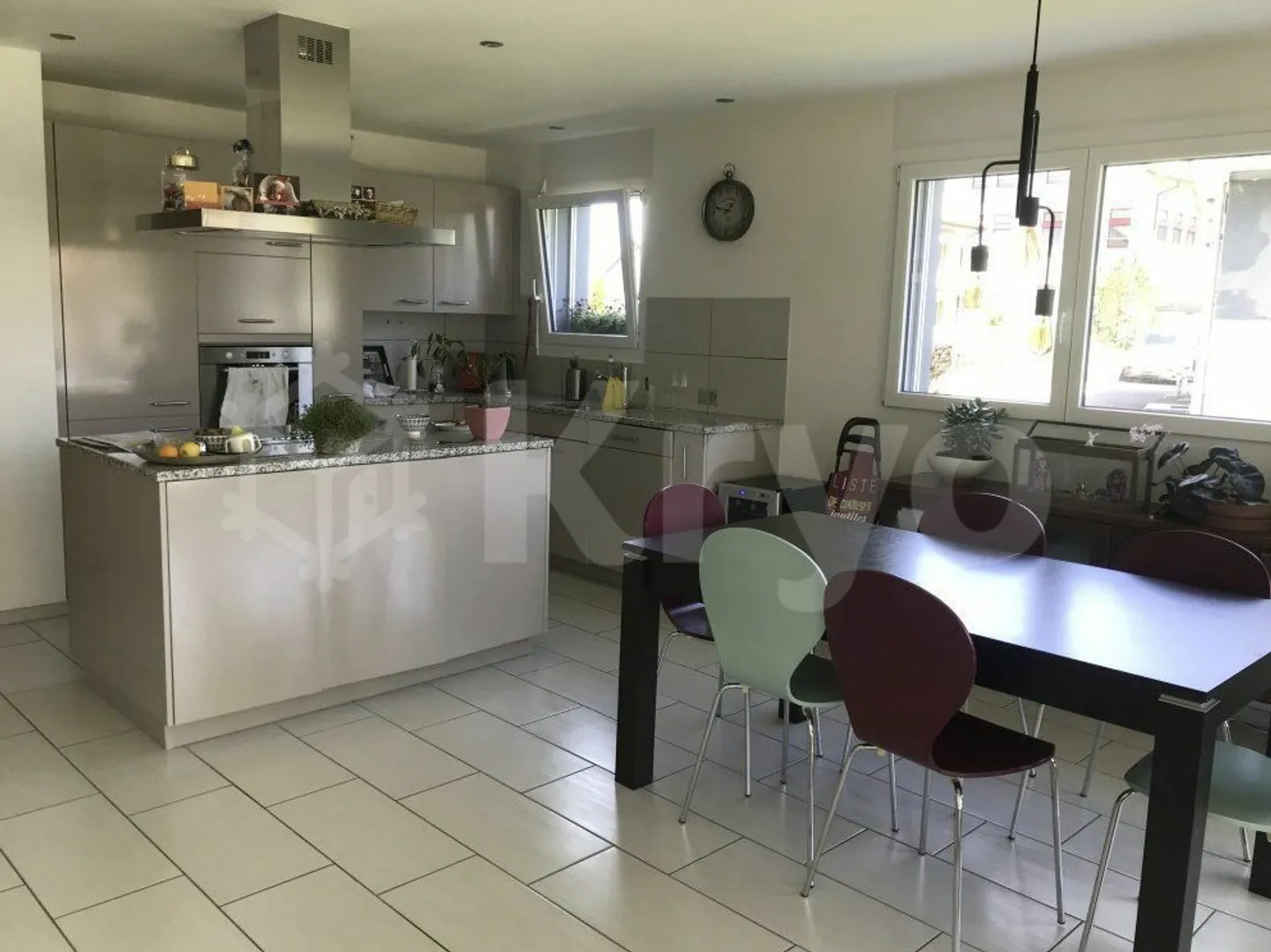 Appartement Charmant avec Terrasse - Photo 2 sur 2