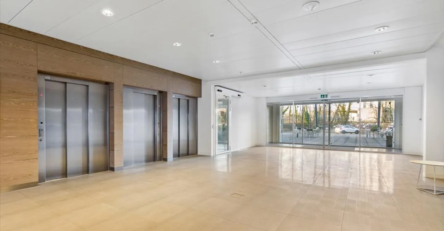 385 m² Büro zu vermieten in Terre Bonne - Foto 2 von 8