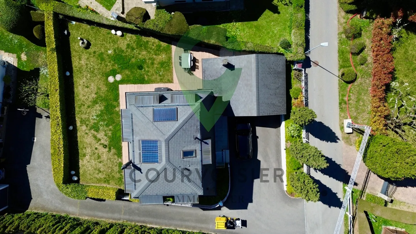 Superba villa indipendente con giardino a Pully - Foto 2 di 13