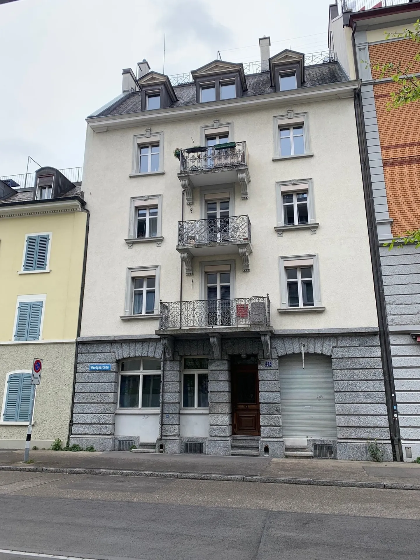 Central, urban, charming – Living in the popular Zurich District 4 - Photo 1 of 9