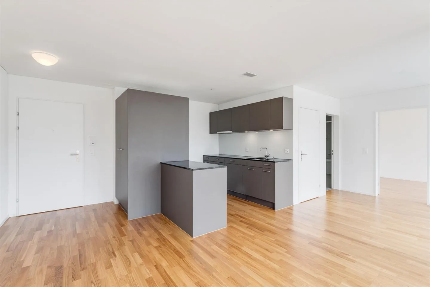 Magnifique appartement de 2.5 pièces dans un emplacement idéal - Photo 2 sur 6