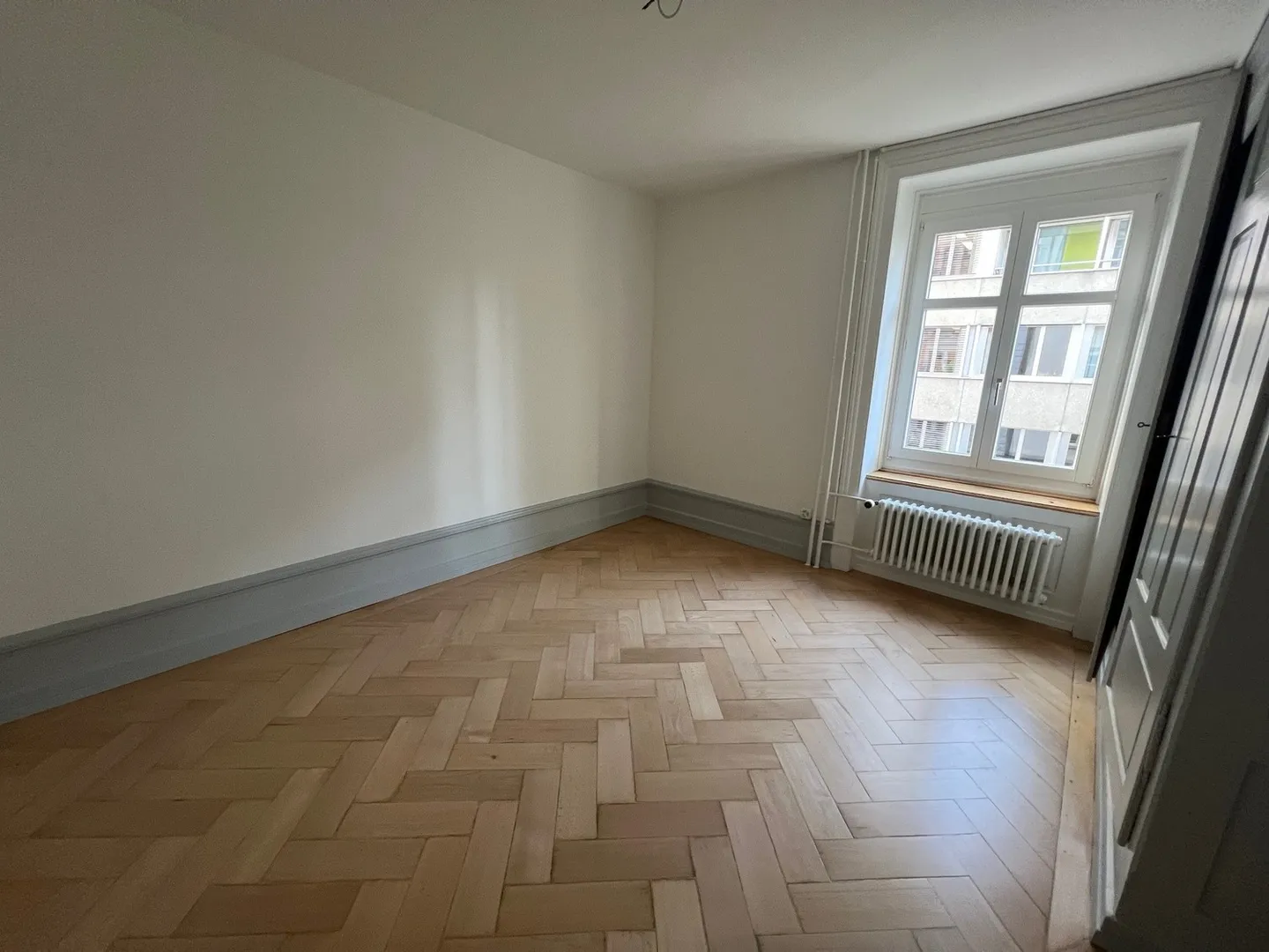 Central, urban, charming – Living in the popular Zurich District 4 - Photo 8 of 9