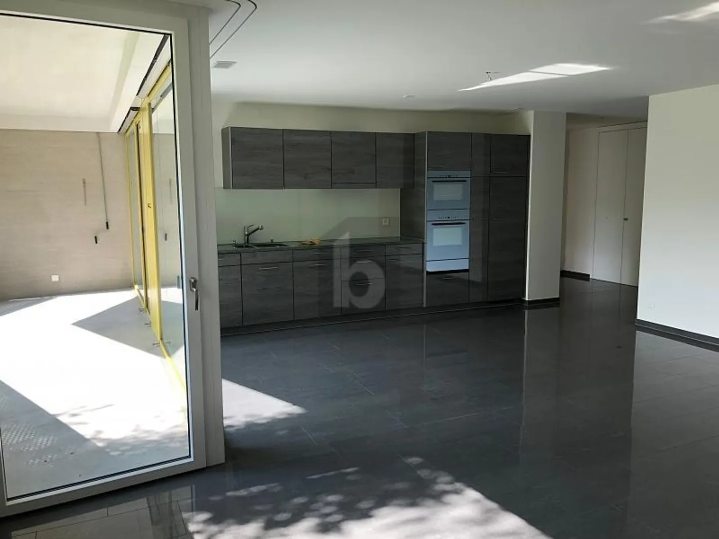 Geräumige Wohnung in Zürich - Foto 2 von 6