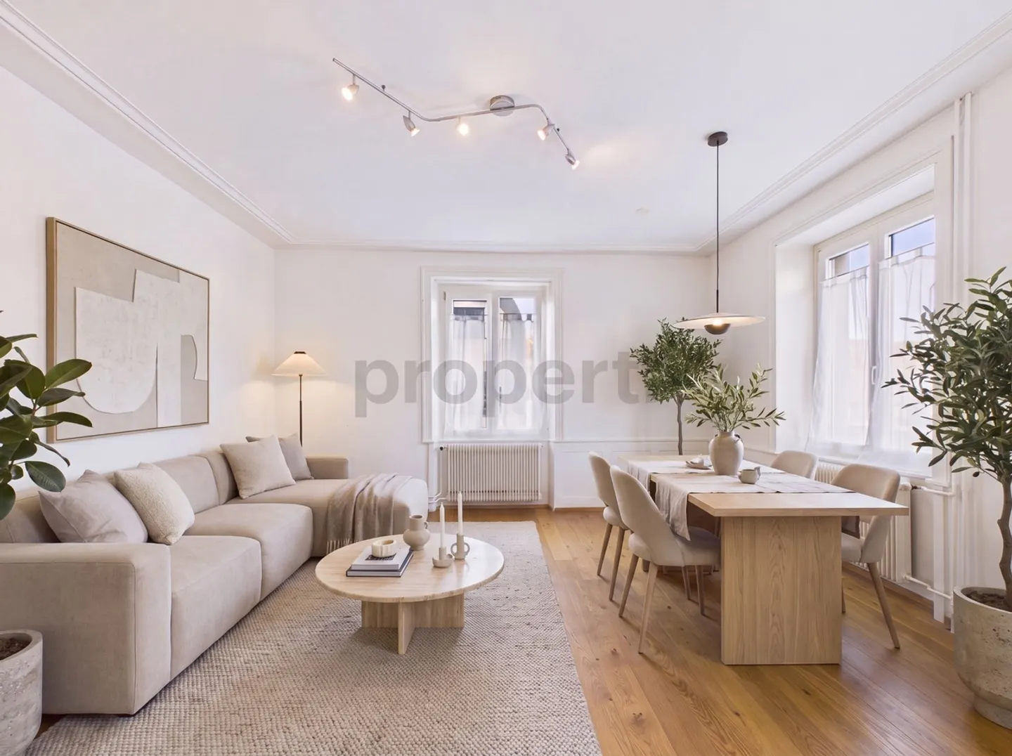 Sunny balcony with beautiful view: Thoughtful room concept and best infrastructure - Photo 1 of 8