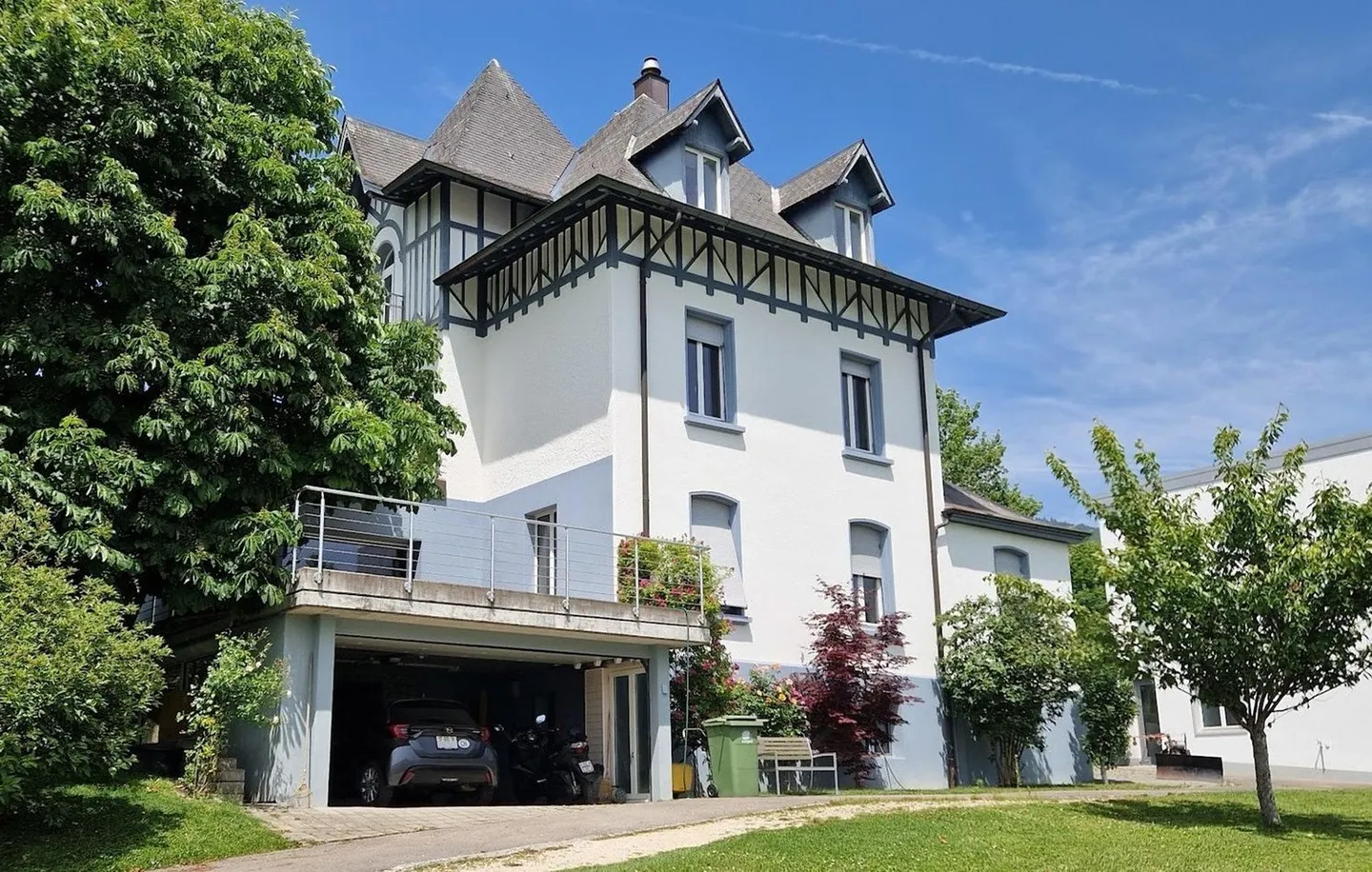 Belle maison unifamiliale ou multifamiliale avec garage, places de parking, terrasses, jardin - Photo 2 sur 45