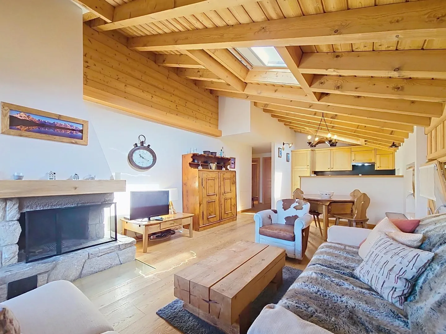 Renovated Attic Apartment - Photo 4 of 13