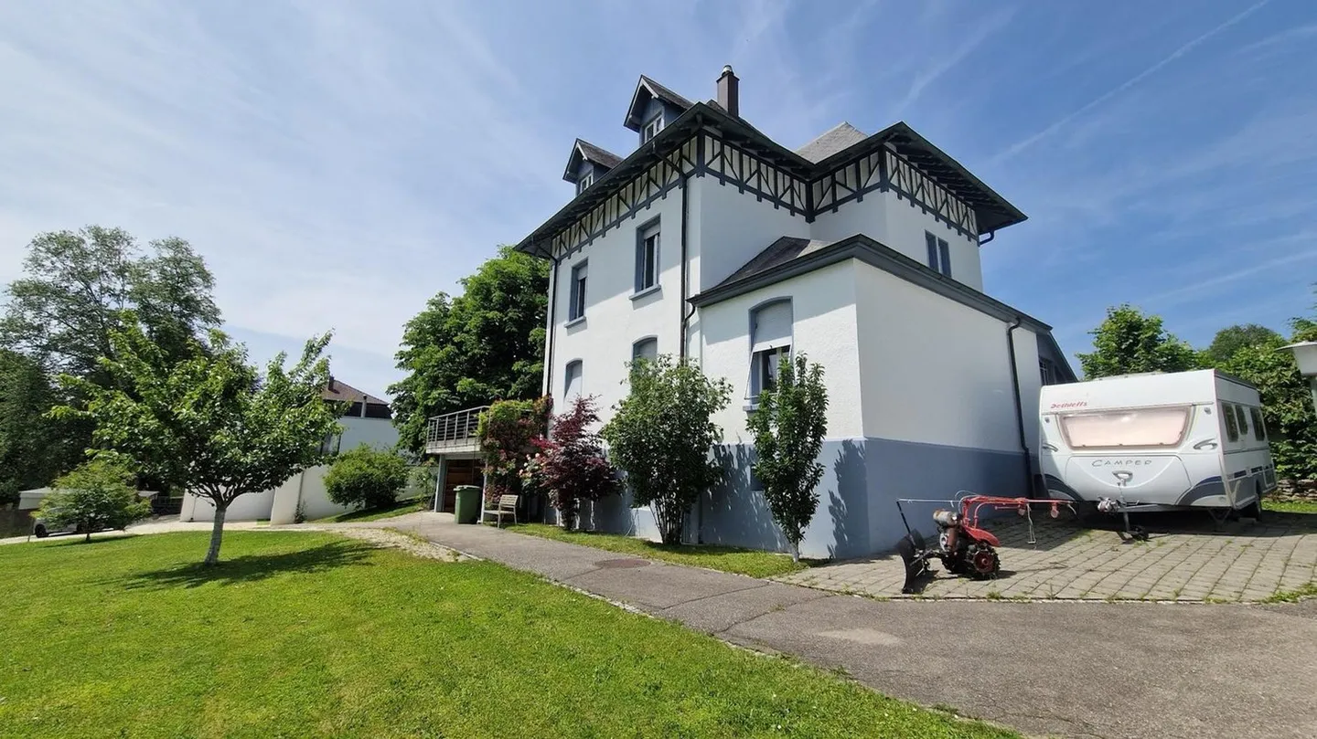 Belle maison unifamiliale ou multifamiliale avec garage, places de parking, terrasses, jardin - Photo 3 sur 45