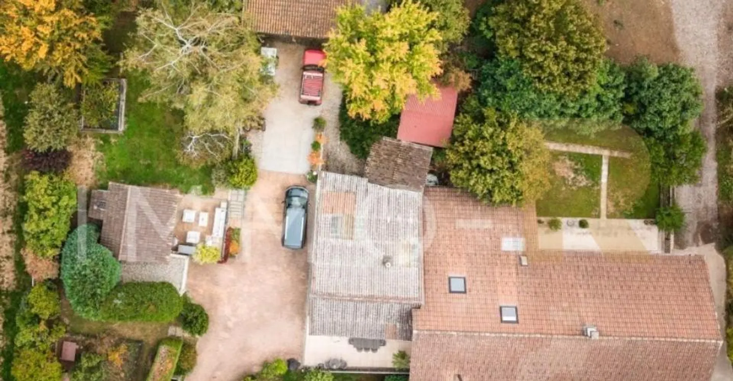 Grande maison 2 appartements  avec grand potentiel d'agrandissement - Foto 1 di 12