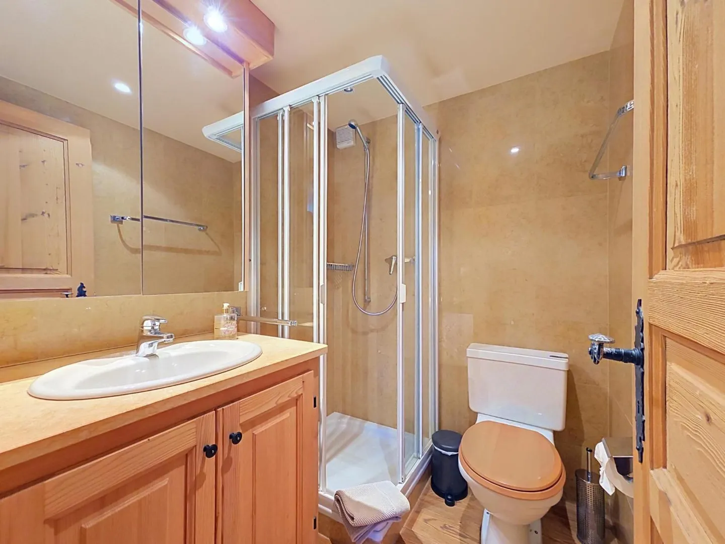 Renovated Attic Apartment - Photo 8 of 13