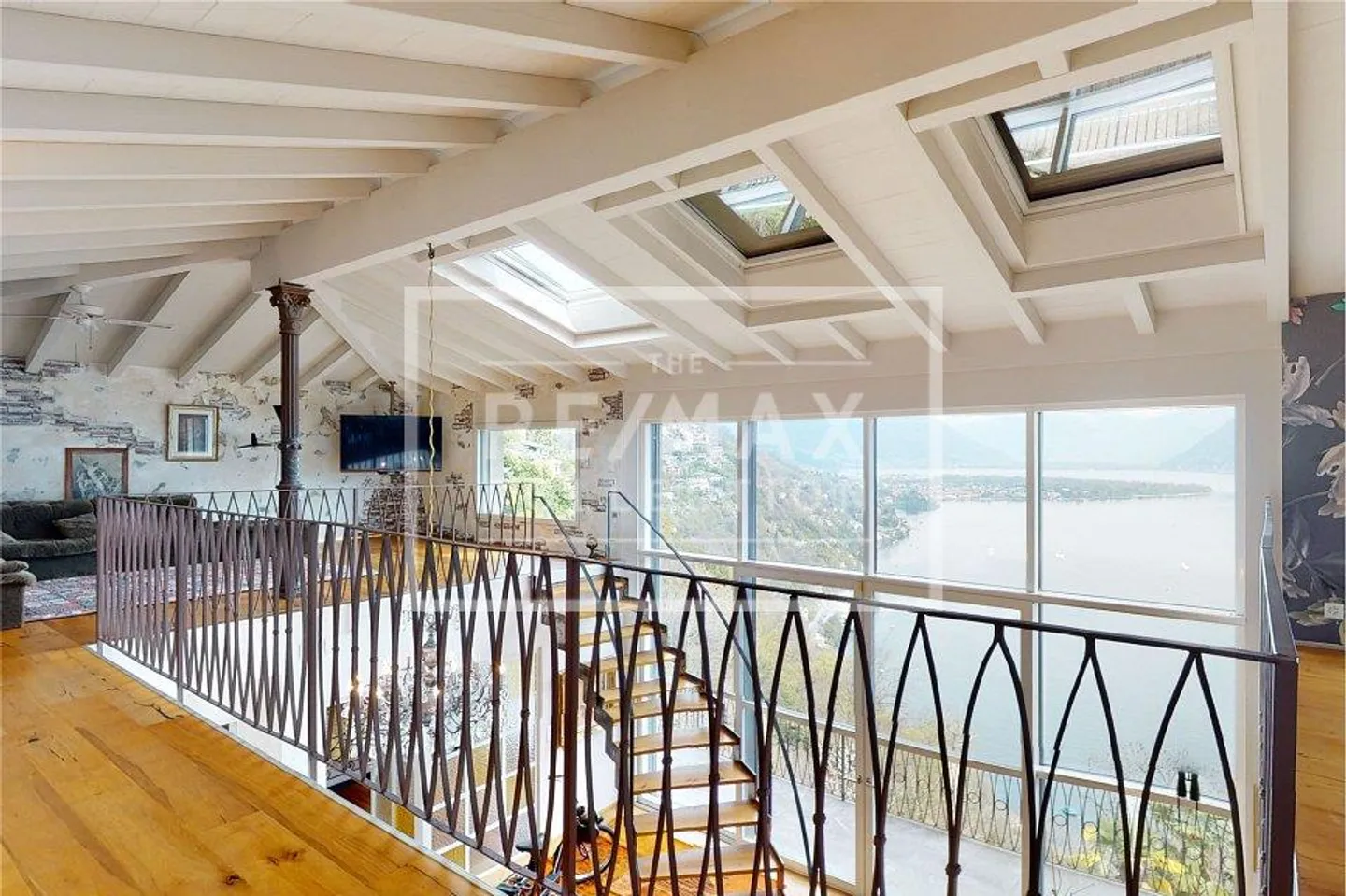 Maison de 4,5 pièces en style loft avec vue sur le lac - Photo 10 sur 13