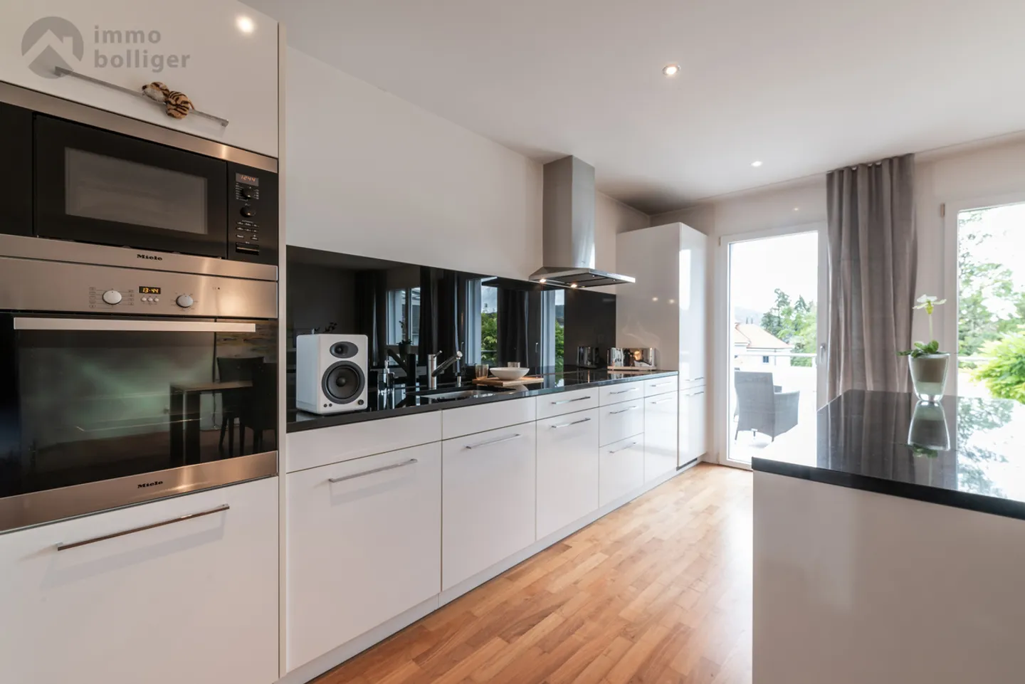 Nature-oriented living with urban connection - Photo 3 of 13