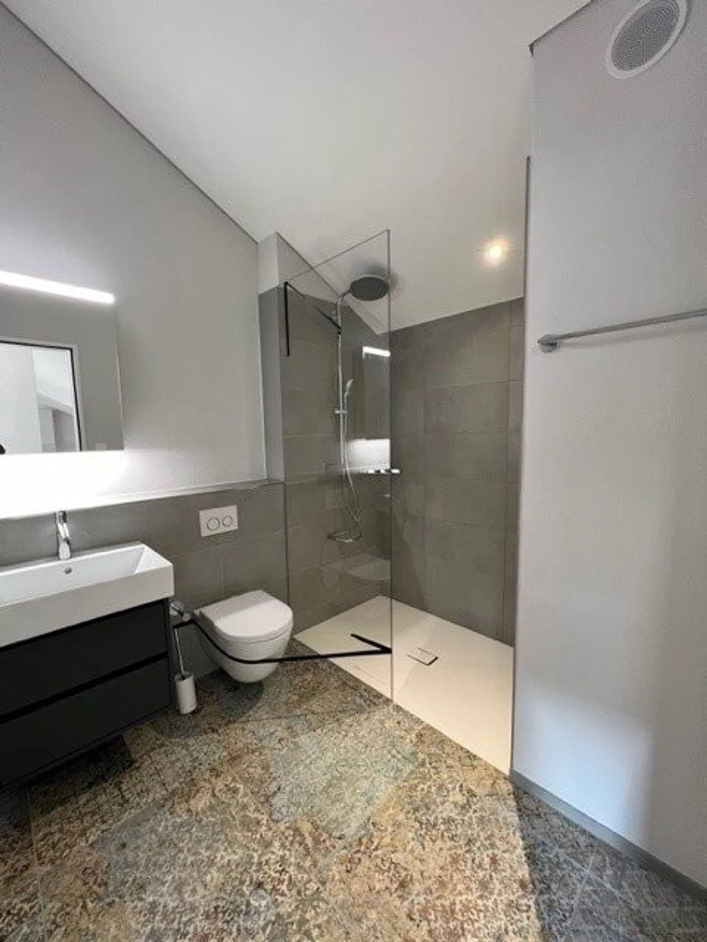 Beautiful Loft Apartment for Rent - Photo 5 of 10