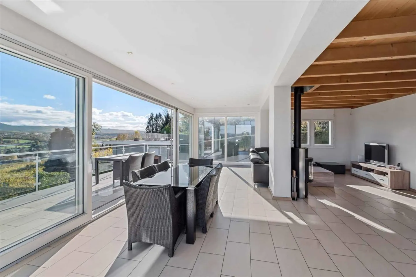 Charme und Gelassenheit: Freistehende Villa mit Pool mit Blick auf die Weinberge - Foto 2 von 12