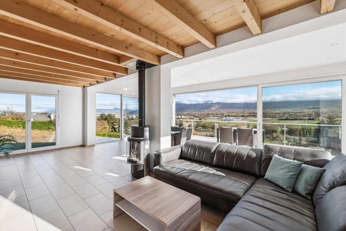 Charme und Gelassenheit: Freistehende Villa mit Pool mit Blick auf die Weinberge - Foto 3 von 12