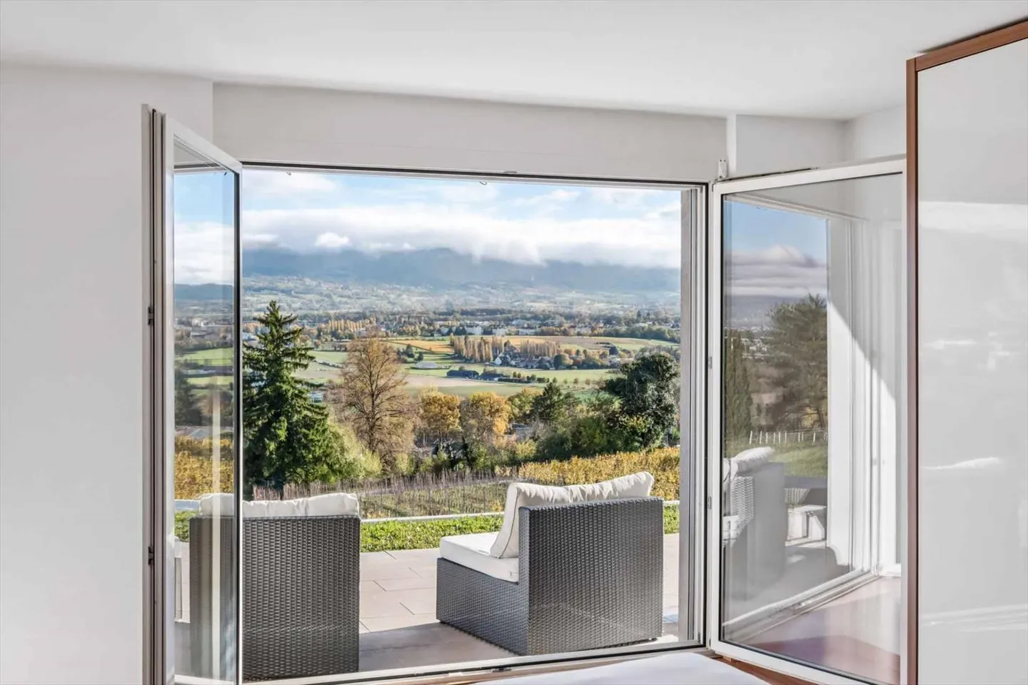 Charme und Gelassenheit: Freistehende Villa mit Pool mit Blick auf die Weinberge - Foto 6 von 12