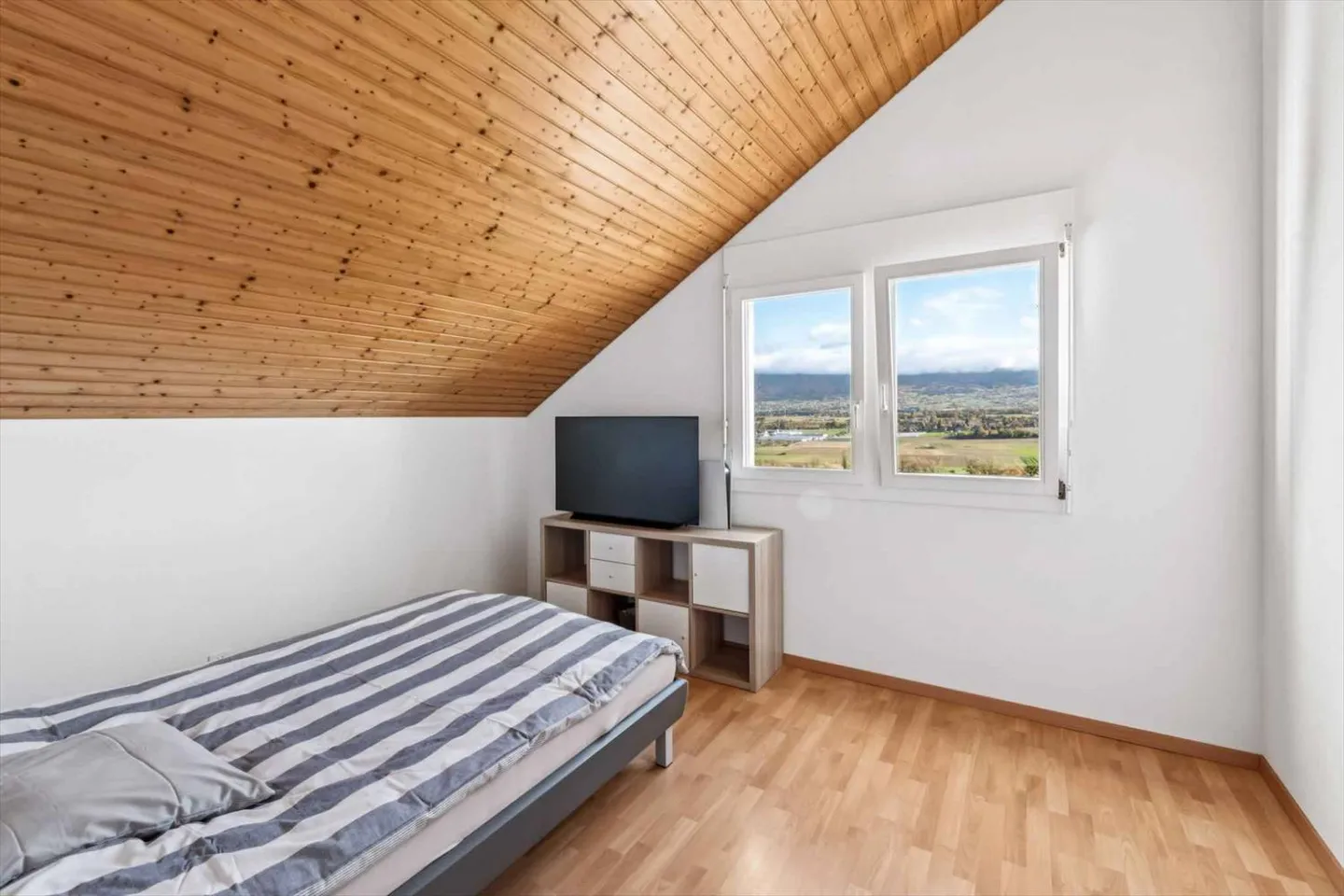 Charme und Gelassenheit: Freistehende Villa mit Pool mit Blick auf die Weinberge - Foto 9 von 12