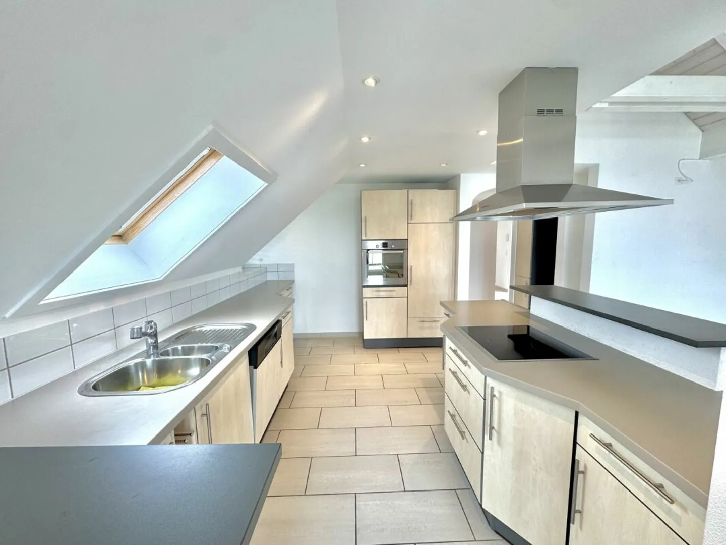 Appartement exclusif de 4,5 pièces avec vue sur la montagne et accès direct par ascenseur - Photo 6 sur 14