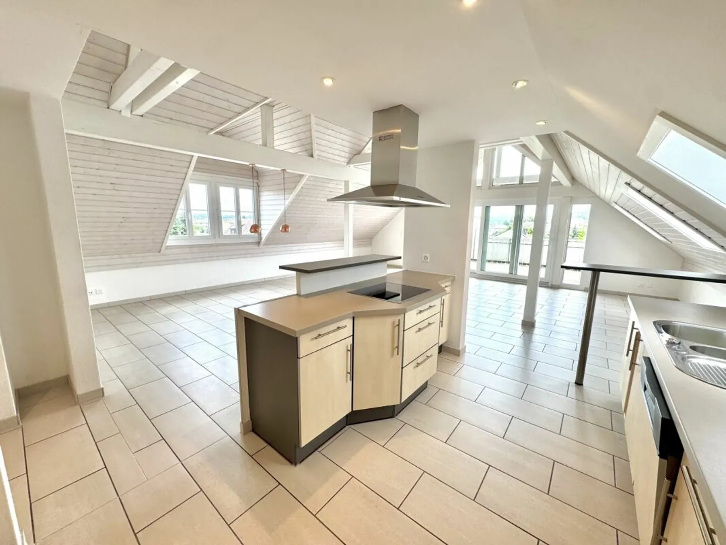 Appartement exclusif de 4,5 pièces avec vue sur la montagne et accès direct par ascenseur - Photo 7 sur 14