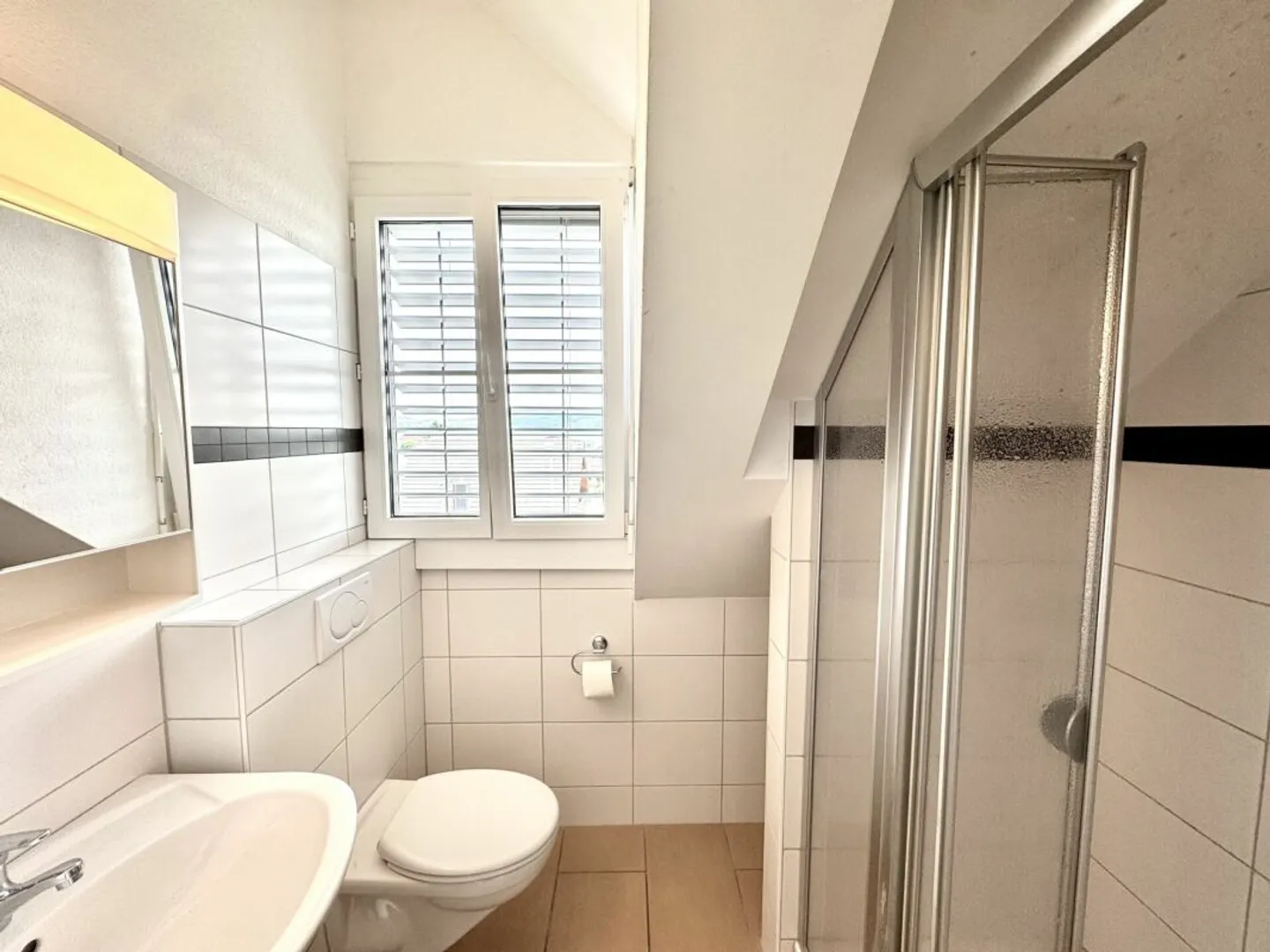 Appartement exclusif de 4,5 pièces avec vue sur la montagne et accès direct par ascenseur - Photo 12 sur 14