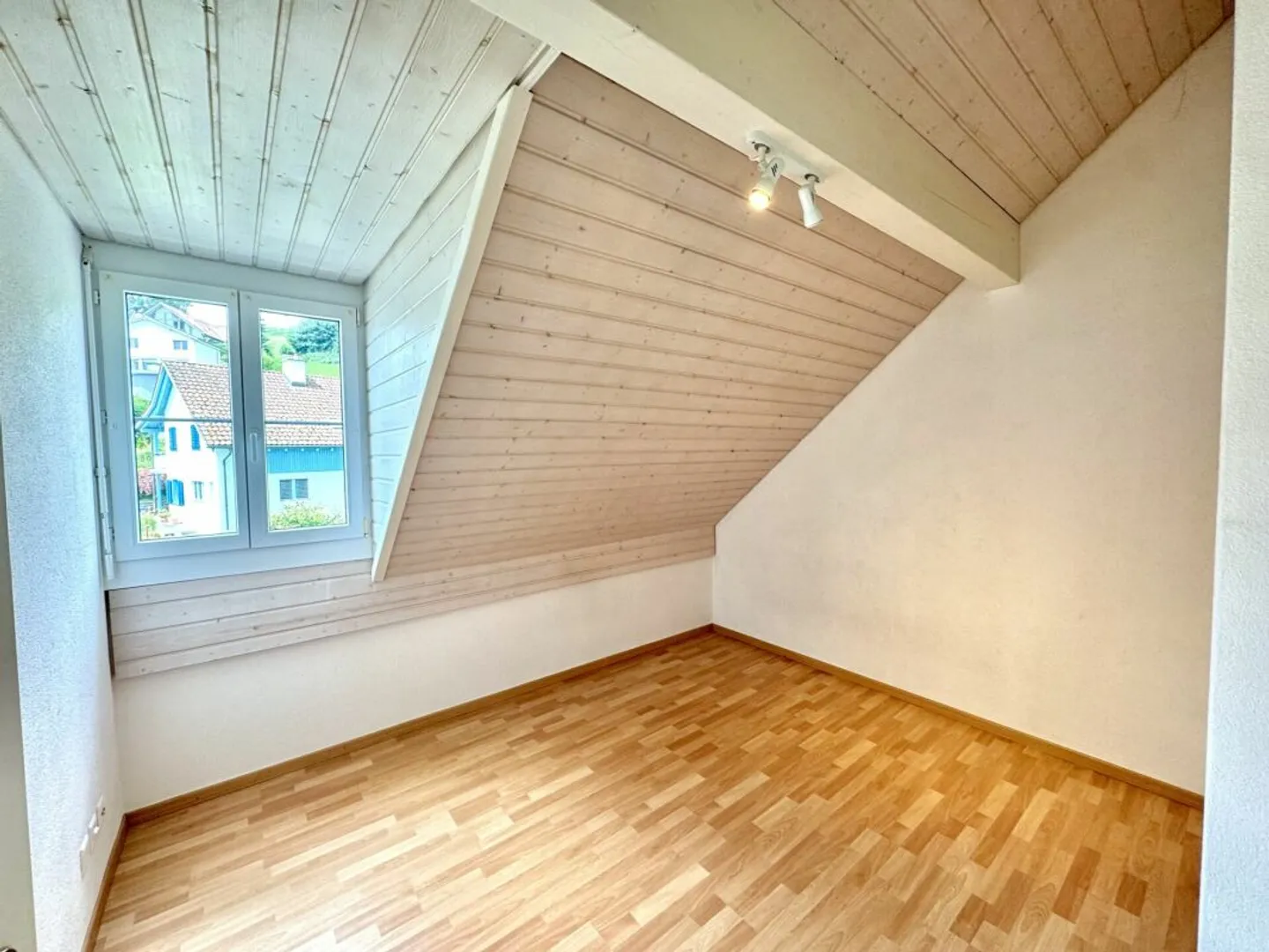 Appartement exclusif de 4,5 pièces avec vue sur la montagne et accès direct par ascenseur - Photo 13 sur 14