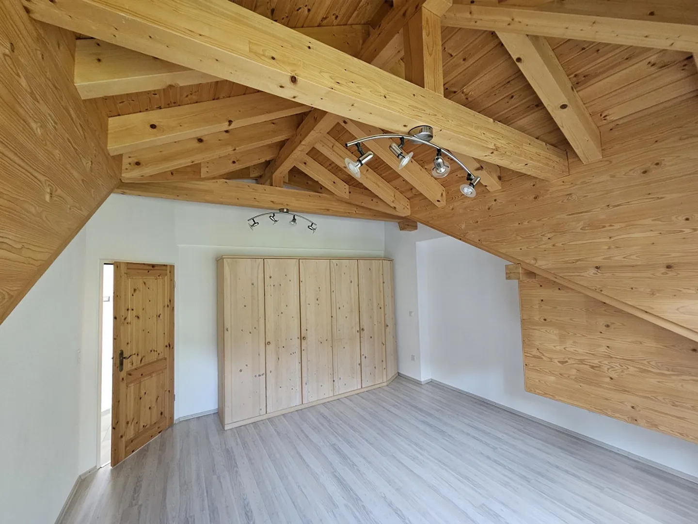 Casa unifamiliare 4 1/2 locali con vista sulla Linthebene - Foto 7 di 20