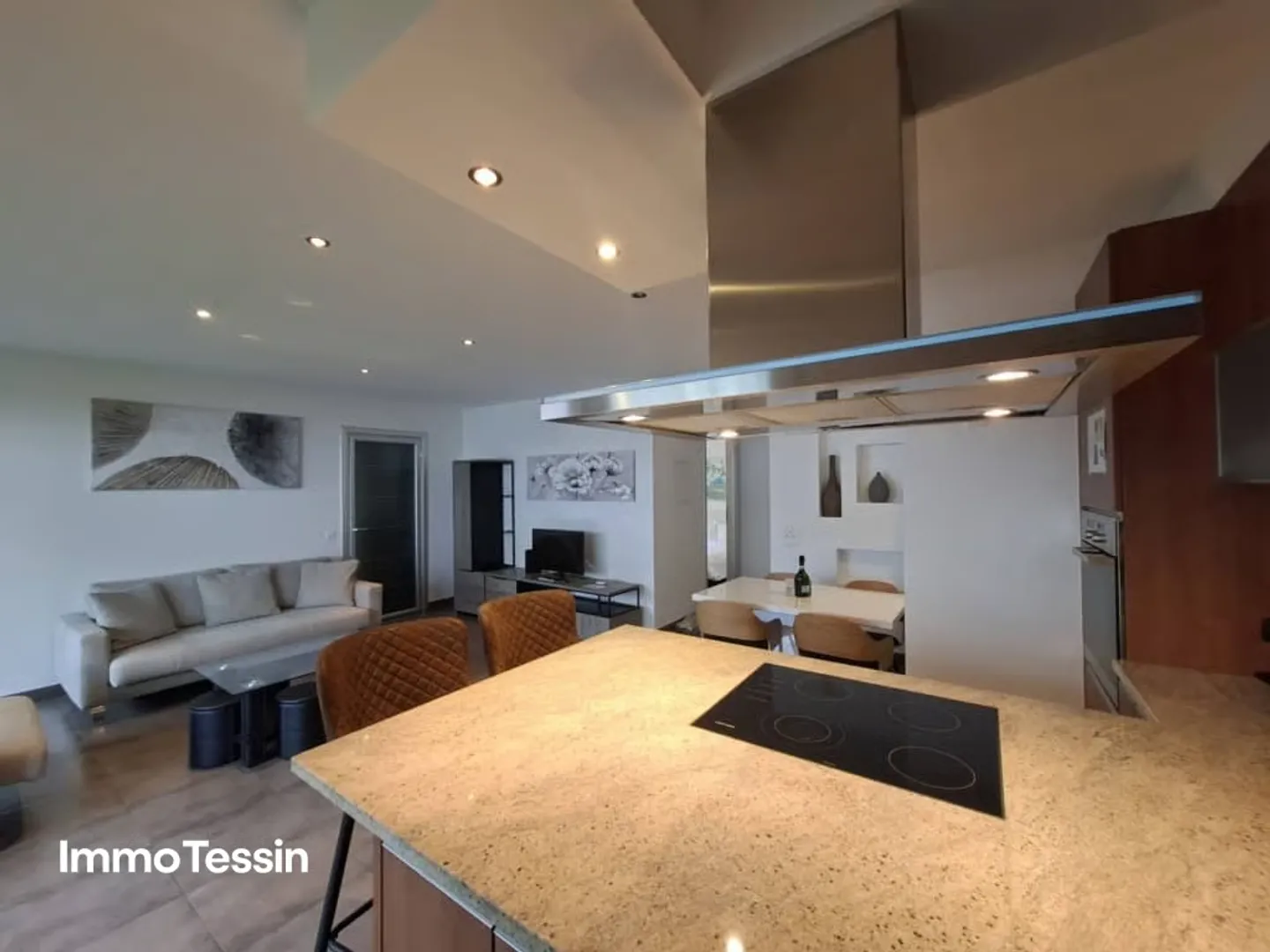 SECONDA CASA: Lussuoso e moderno appartamento con balcone nel cuore di Locarno a soli 150 metri dal lago - Foto 7 di 13
