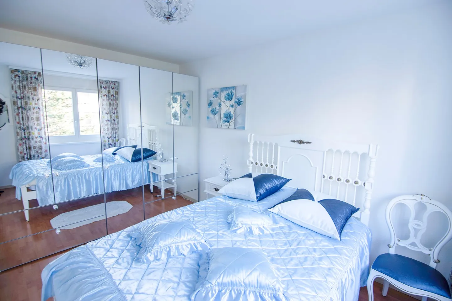 Bright Apartment with Balcony - Photo 7 of 10
