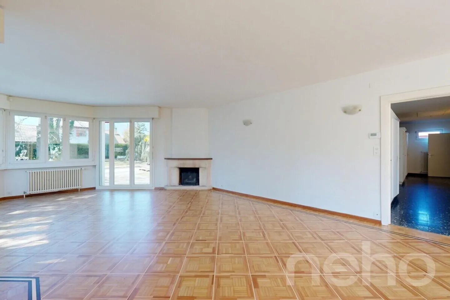 Affascinante casa familiare con studio indipendente, giardino e piscina - Foto 1 di 12
