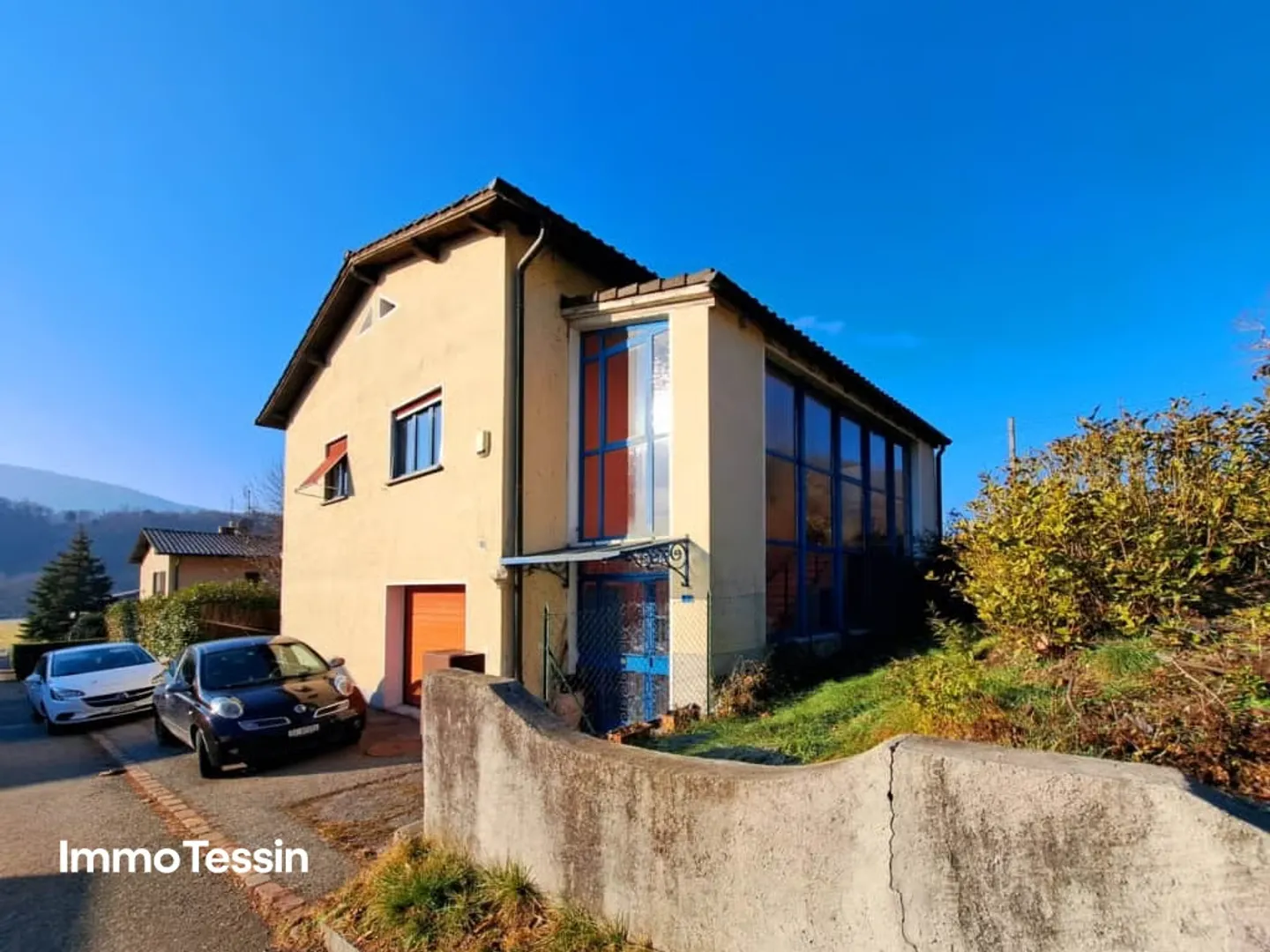 Villa exclusive avec grand jardin dans un emplacement privilégié entre le lac Majeur et le lac de Lugano - Photo 2 sur 13