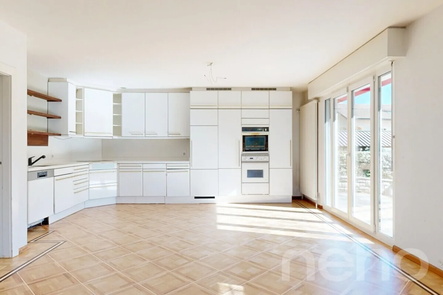 Affascinante casa familiare con studio indipendente, giardino e piscina - Foto 4 di 12