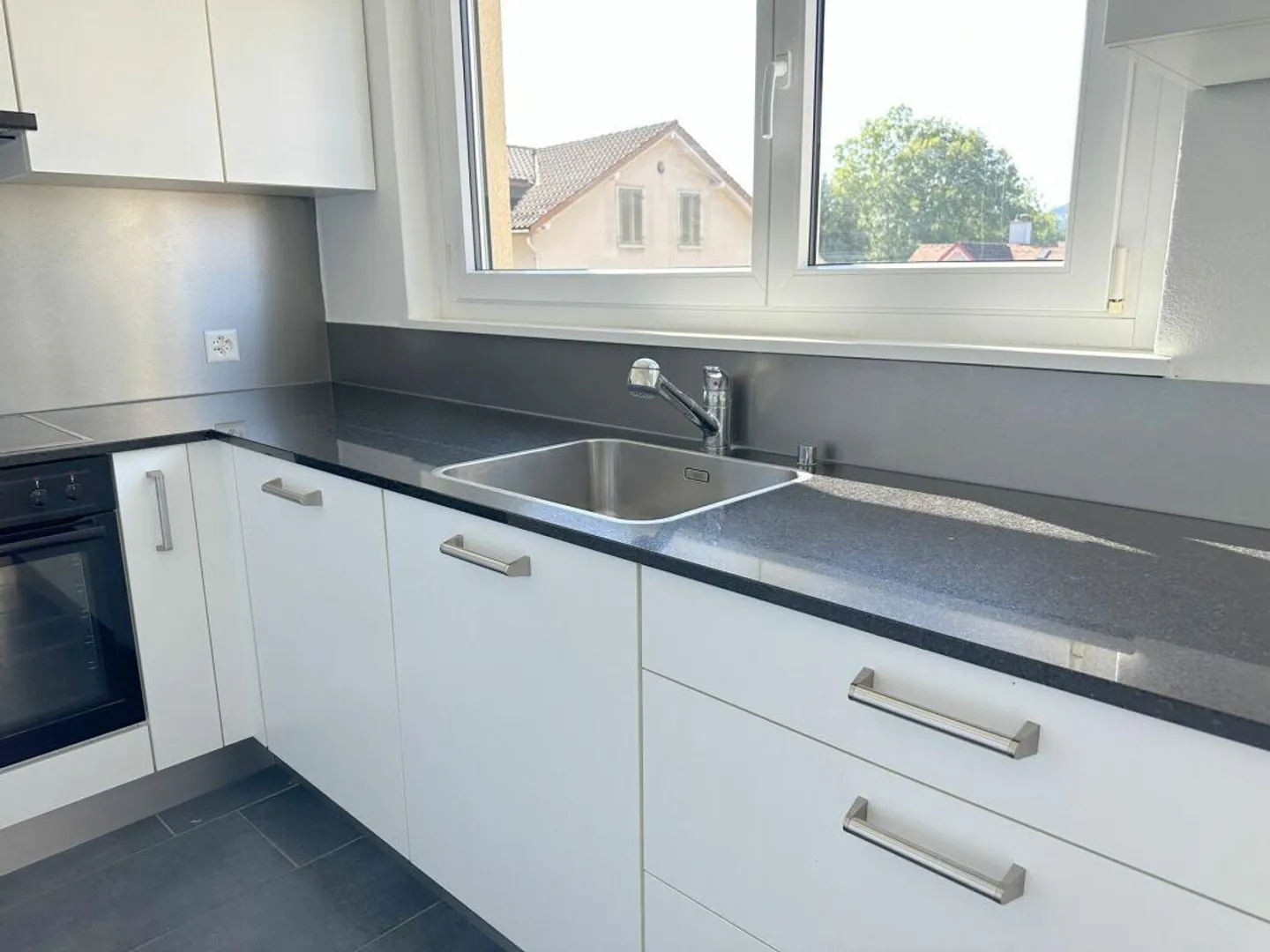 Modern, bright 5.5-room apartment in SG-Bruggen - Photo 2 of 12