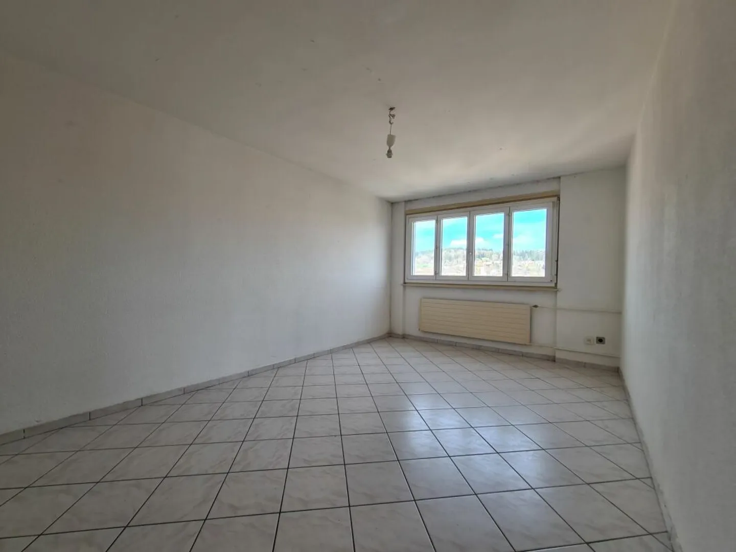 Bright 2.5 Room Apartment - Photo 3 of 6