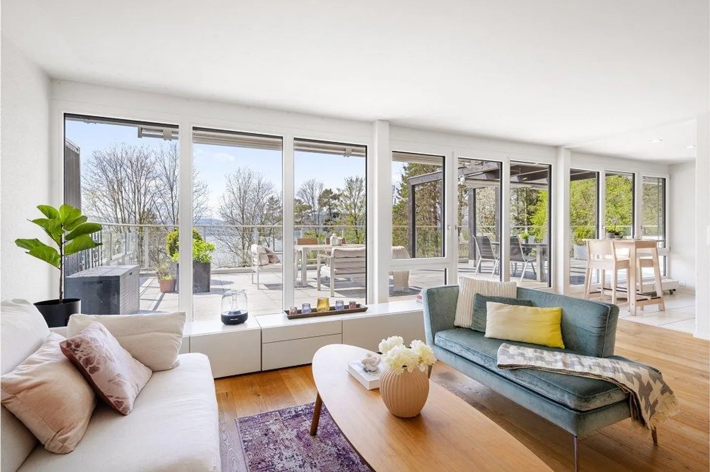 Exclusive 4.5-room terrace apartment with panoramic views in Walchwil - Photo 2 of 6