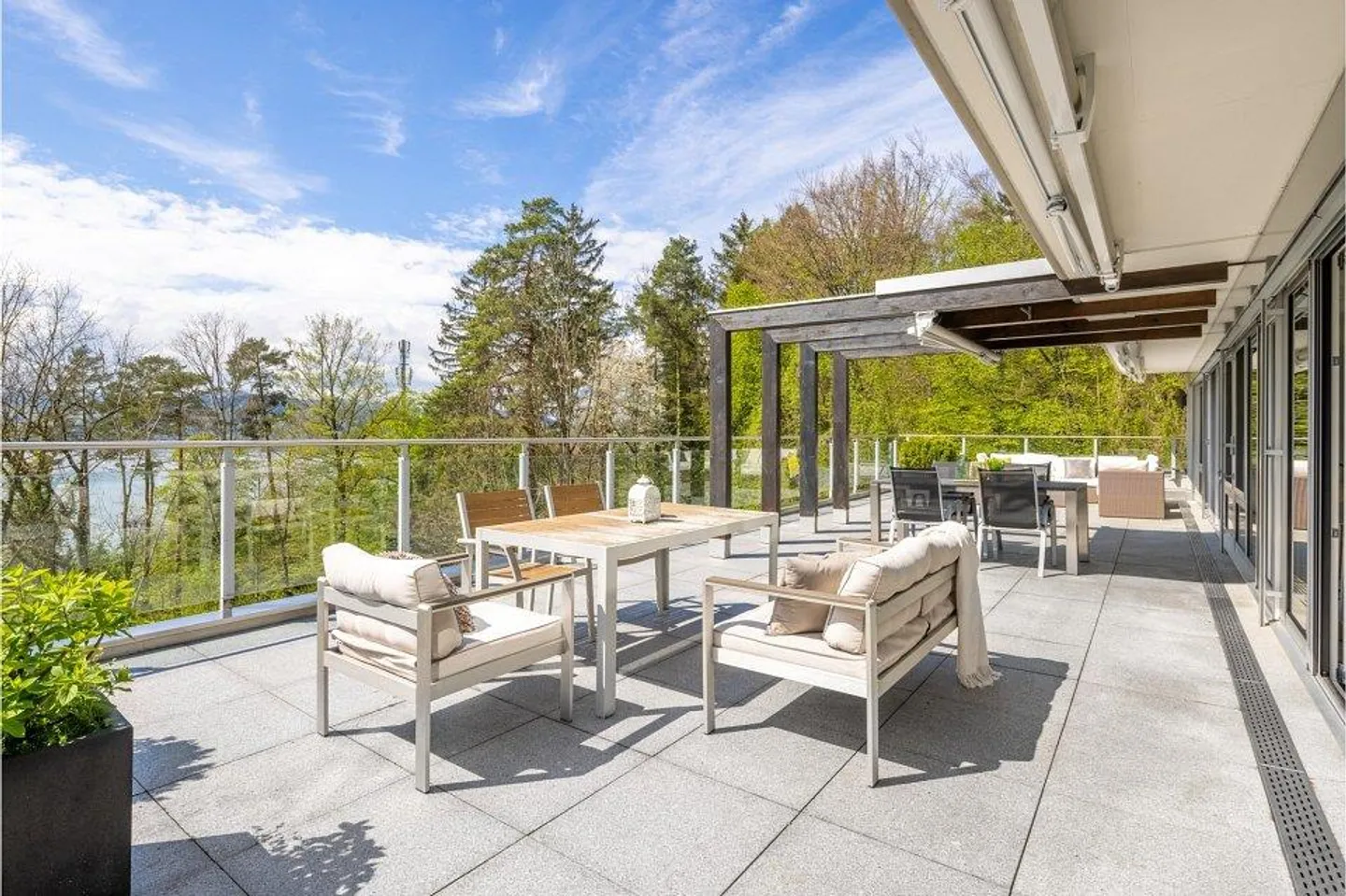 Exclusive 4.5-room terrace apartment with panoramic views in Walchwil - Photo 6 of 6