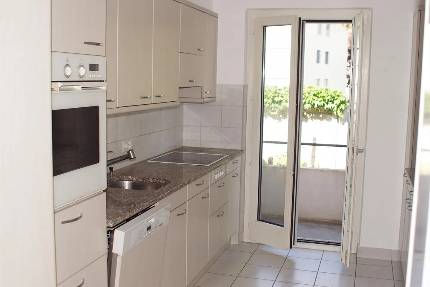 Helle 4-Zimmer-Wohnung in Murten - Foto 2 von 9