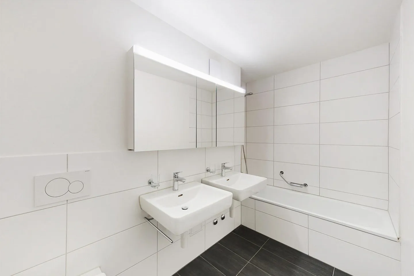 Ampio appartamento con giardino in posizione centrale - Foto 8 di 9