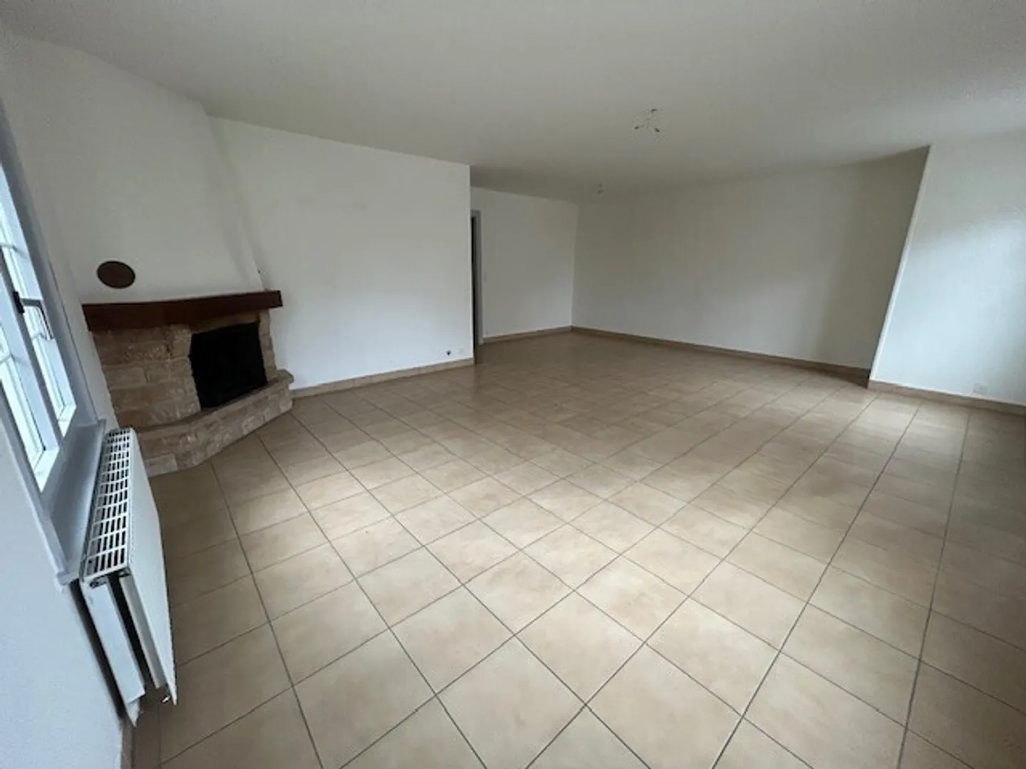 ZU VERMIETEN 3,5 ZIMMER MIT GARTEN ACLENS - Foto 2 von 5