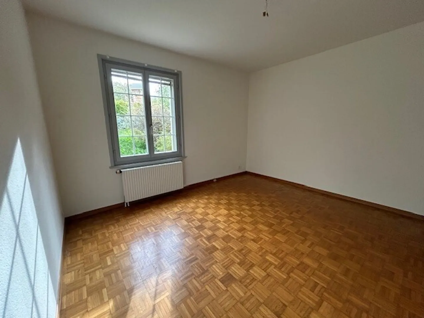 ZU VERMIETEN 3,5 ZIMMER MIT GARTEN ACLENS - Foto 3 von 5