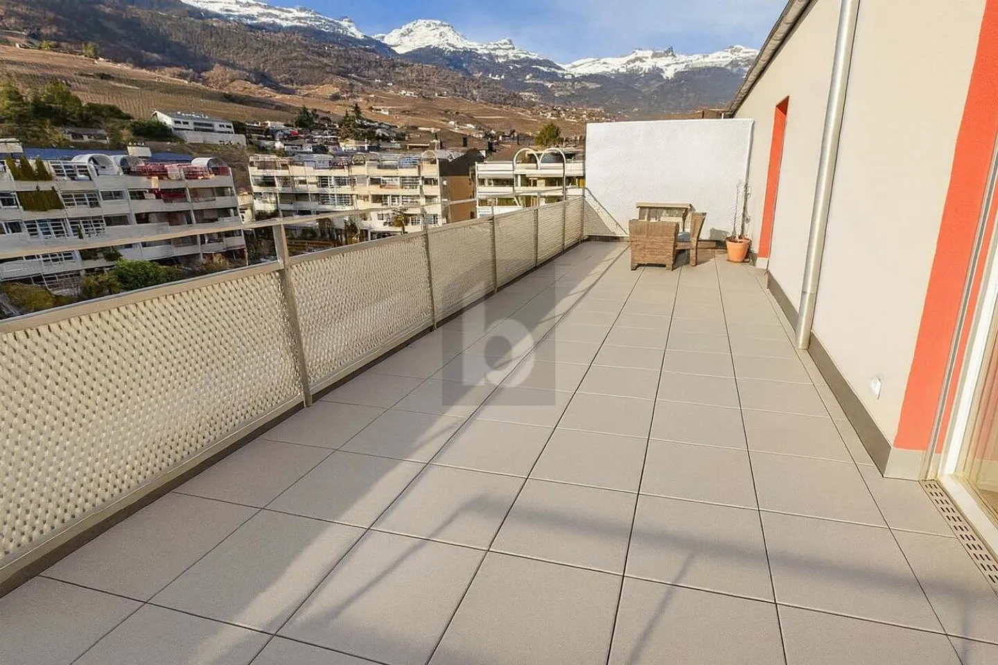 Appartement Moderne Ensoleillé - Photo 5 sur 6